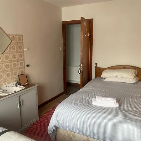 Bluebell Sleeps 7 Only Let As Whole Apartment *