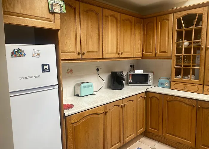 Bluebell Apartment - Sleeps 7 Max *