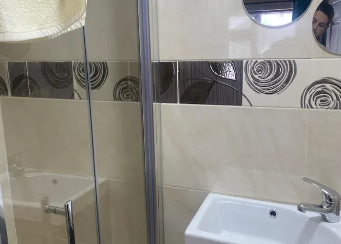 Heatherville Farm - Bluebell - Sleeps 7 Max Apartment *